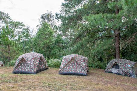 Camping-Zelte bei der Pha Tung Ranger Station im Doi Inthanon Nationalpark