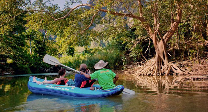 Kanu Tour auf dem Sok River in Thailand.
