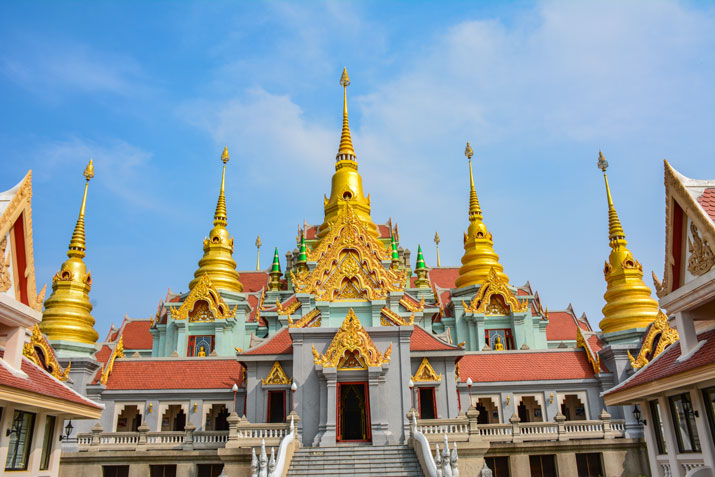 Auf Ihrer Familienreise in Thailand besichtigen Sie die Pagode Phra Mahathat Chedi Phakdee Prakat in Ban Krut.