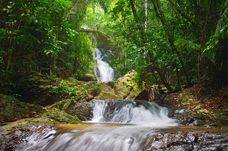 Huai To Wasserfall im Khao Phanom Bencha Nationalpark