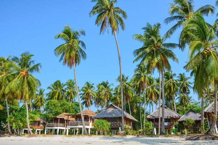 Urlaub in Beachfront Bungalows im Pawapi Resort auf Koh Mook.