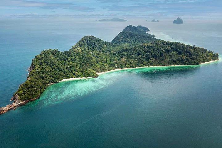 Die Insel Koh Kradan liegt in der Andamanensee, welche einer der besten Regionen für ein Inselhopping in Thailand ist.