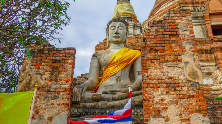Auf Ihrer individuellen Rundreise sehen Sie den Tempel Wat Yai Chai Mongkol in Ayutthaya.
