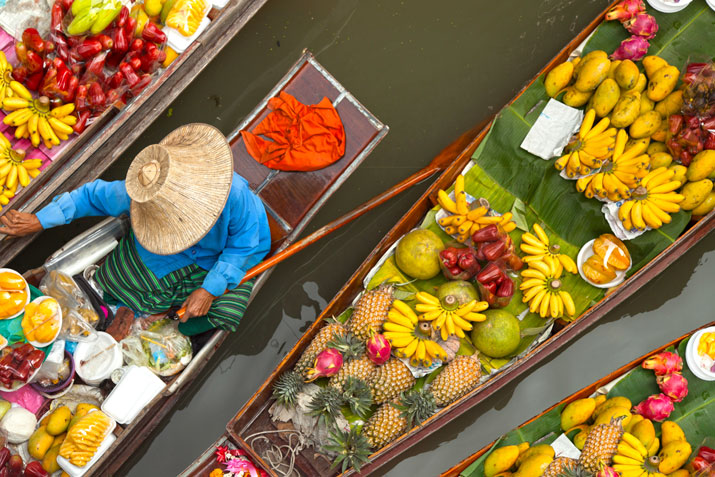Auf Ihrer Thailand Rundreise ab Bangkok unternehmen Sie eine Bootsfahrt auf dem Schwimmenden Markt von Damnoen Saduak.