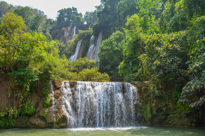 Der Thi Lo Su Wasserfall in Umphang ist der größte Wasserfall in Thailand.