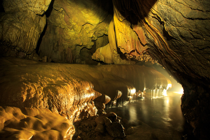 Die Höhle Nam Talu im Khao Sok Nationalpark.