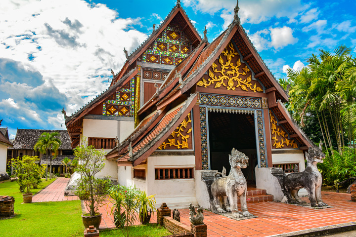Wat Nong Bua ist ein wunderschöner Tempel im Thai Lue Stil in der nordthailändischen Provinz Nan. 