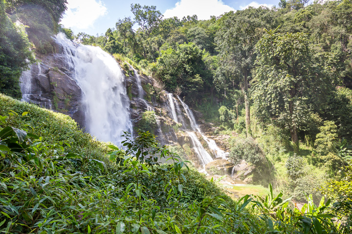 Auf Ihrer Thailand Rundreise über 3 Wochen steht die höchste Erhebung des Landes auf dem Programm. Außerdem besuchen Sie im Nationalpark malerische Wasserfälle.