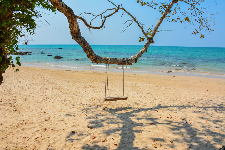 Nach Ihrer Rundreise durch Thailand können Sie am Strand von Pak Weep in Khao Lak entspannen.