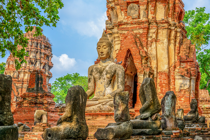 Auf Ihrer 2 Wochen Thailand Rundreise besichtigen Sie den Wat Mahathat in Ayutthaya. Der Geschichtspark gehört zum UNESCO-Weltkulturerbe.