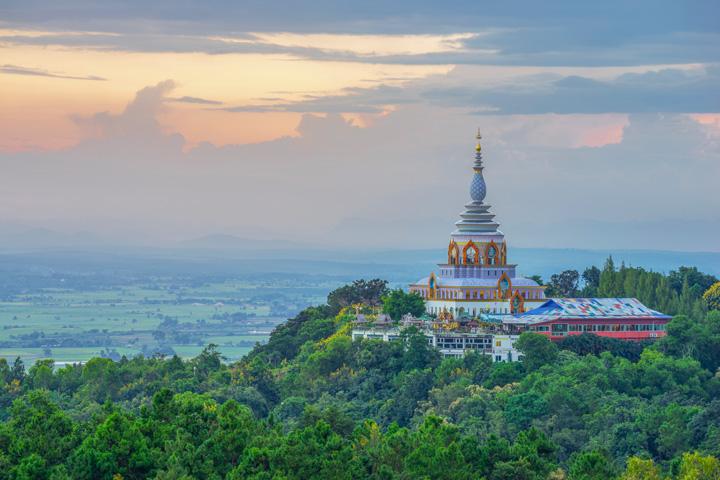 Auf Ihrer 2-wöchigen Thailand Rundreise übernachten Sie in Thaton am Mae Kok River und besuchen den gleichnamigen Tempel Wat Thaton.